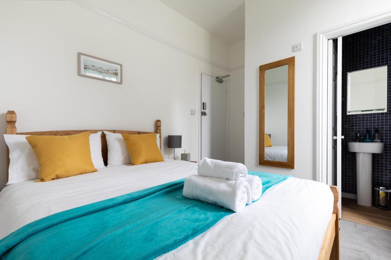 Hotel Oasis House à Falmouth Extérieur photo